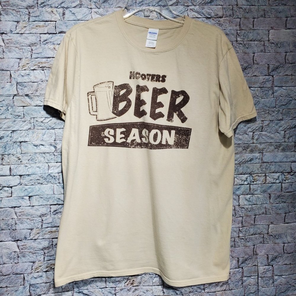 Hooters "Beer Season" T-shirt sz L
